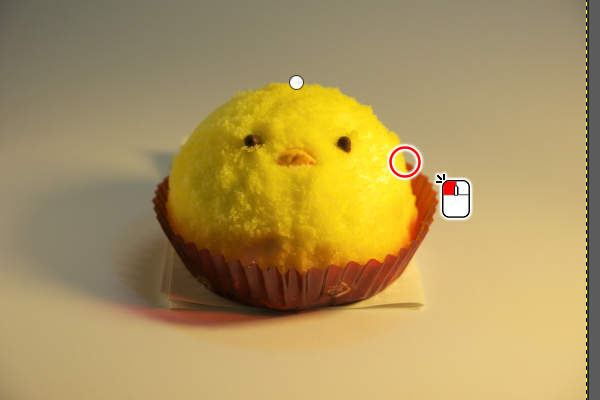 5. ケーキとカップと背景の境界をクリック